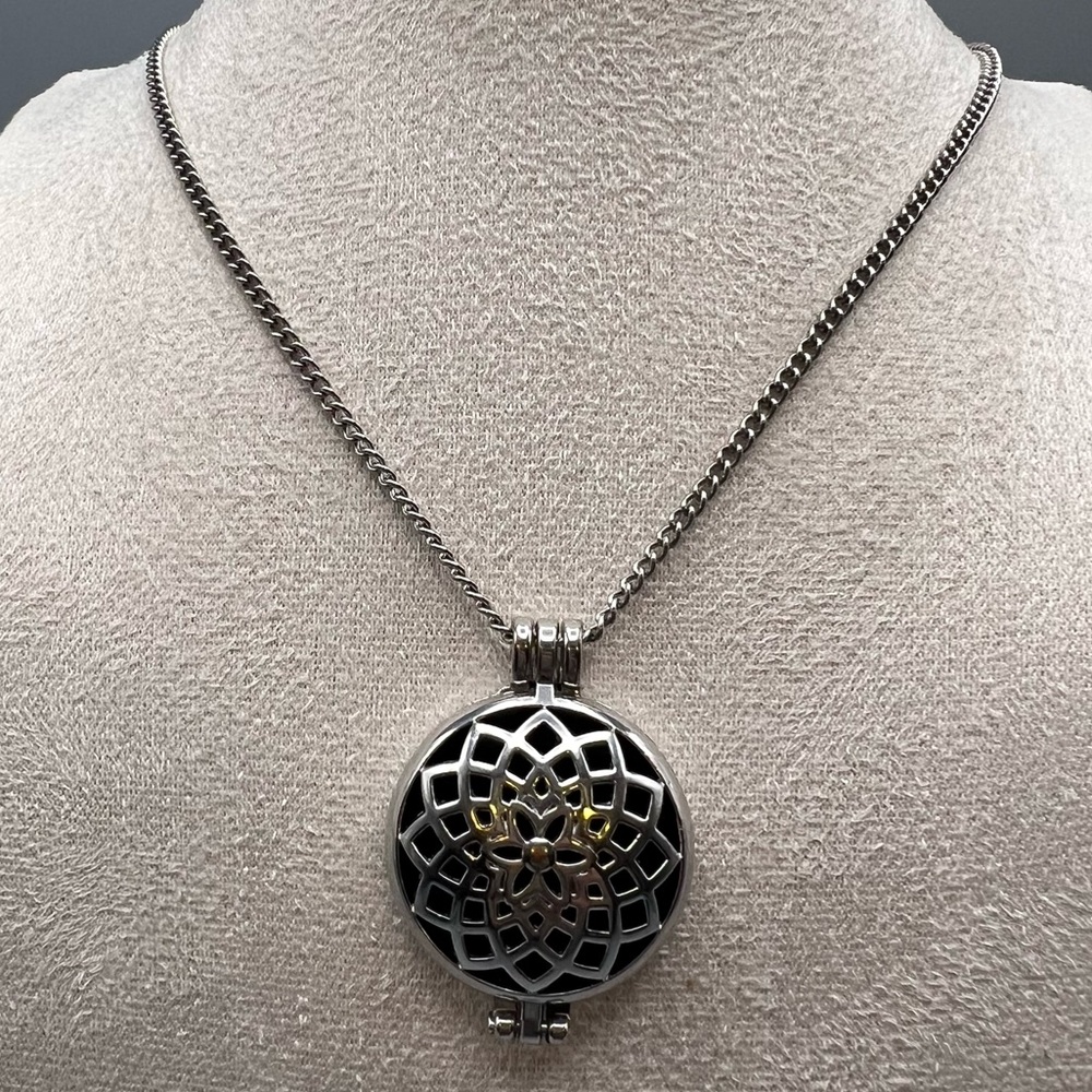Silver Tone Essential Oil Diffuser Locket - image 5